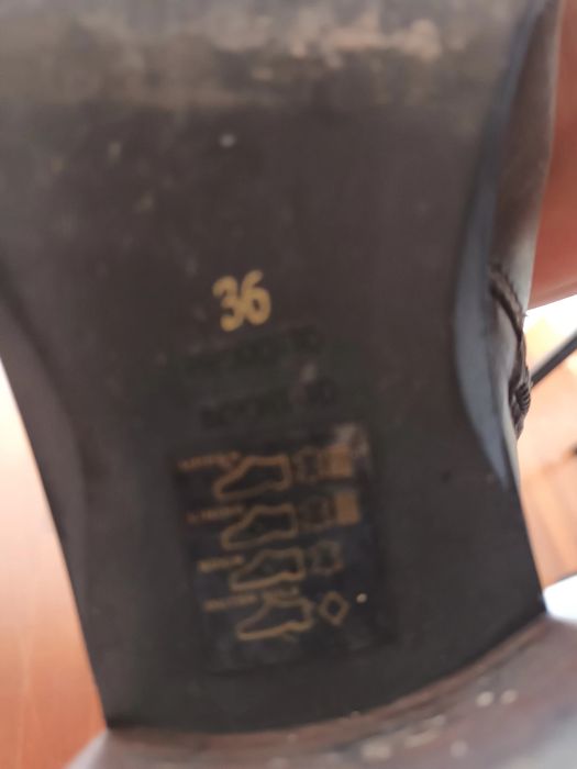 Botas de senhora em pele tam 36