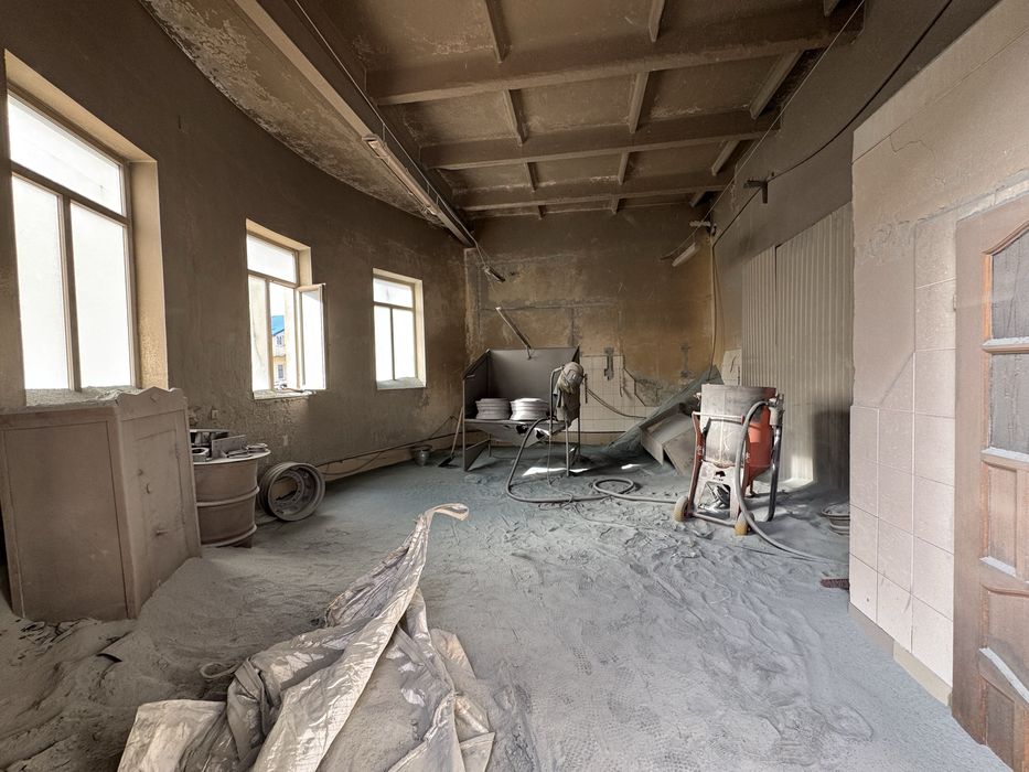 Продається комплекс промислових приміщень