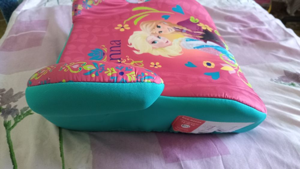 Продам новый бустер(автомобильное кресло)