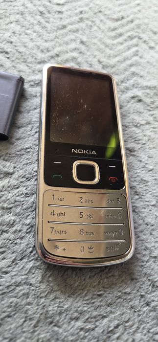Nokia 6700 Classic  z ładowarką i pudełkiem o pasującym EMAI