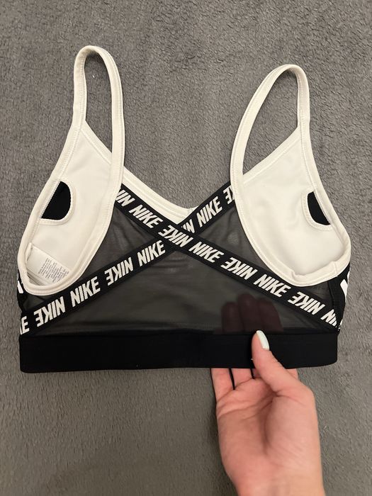 Спортивный топ Nike