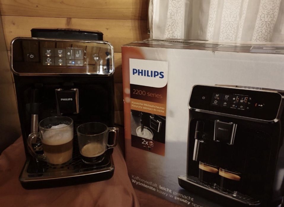 Кавомашина Кавоварка Philips EP2200  LatteGo 2024 рік ep2225 стан новоі