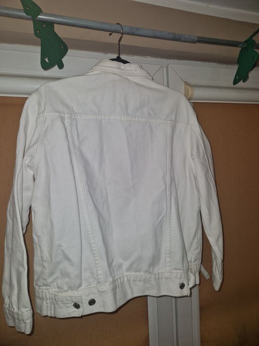 biala oversize kurtka jeansowa