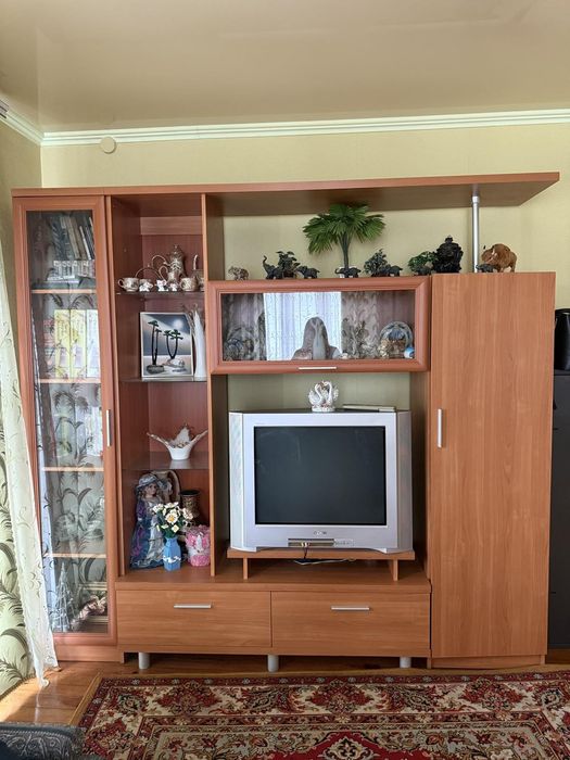 Меблі стінка шафа