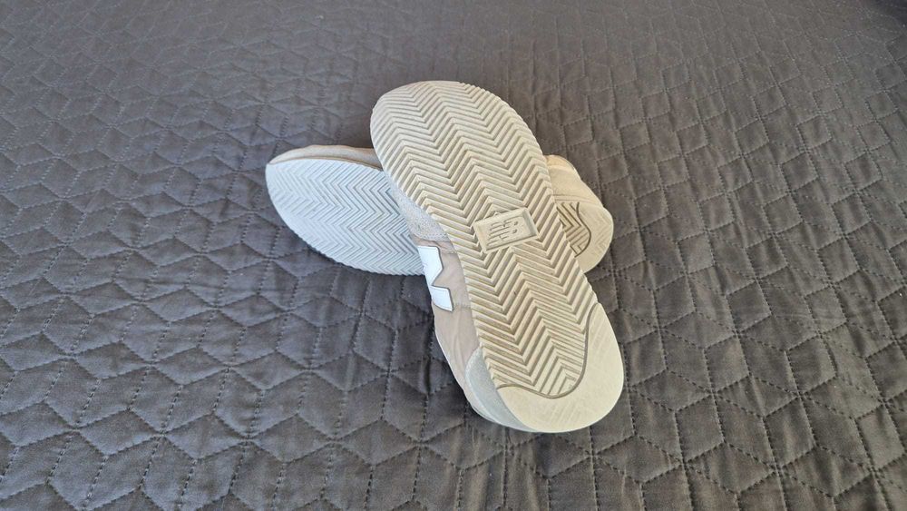 Ténis NB New Balance - beges – tamanho 41,5