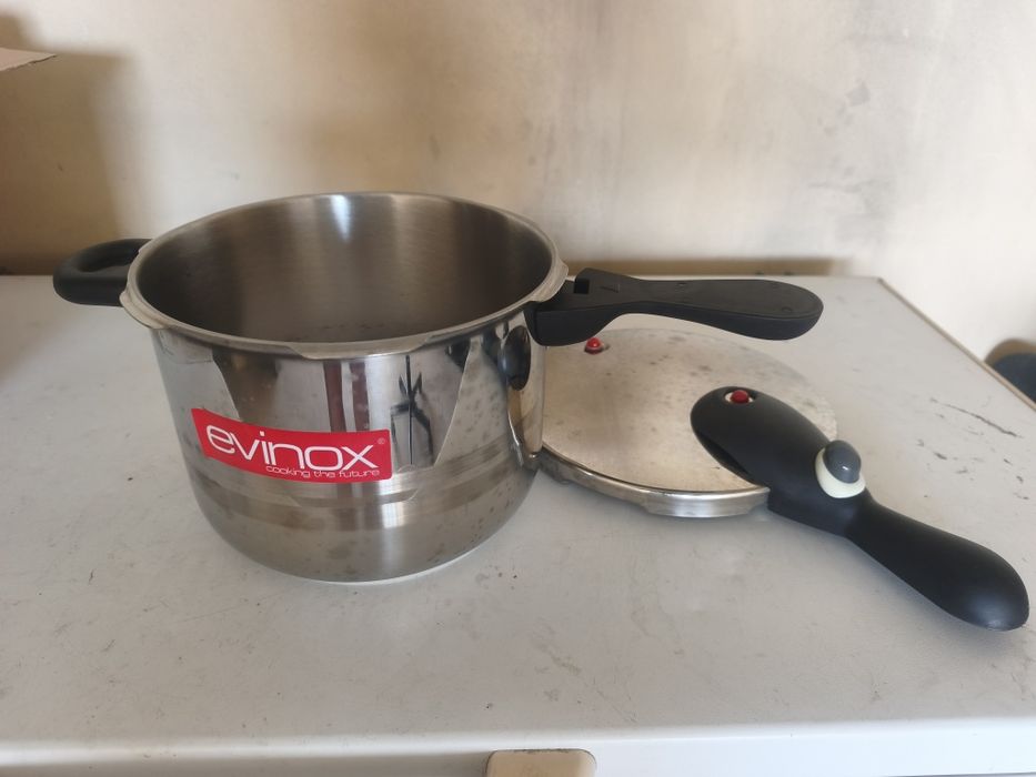 Panela de pressão nunca usada
