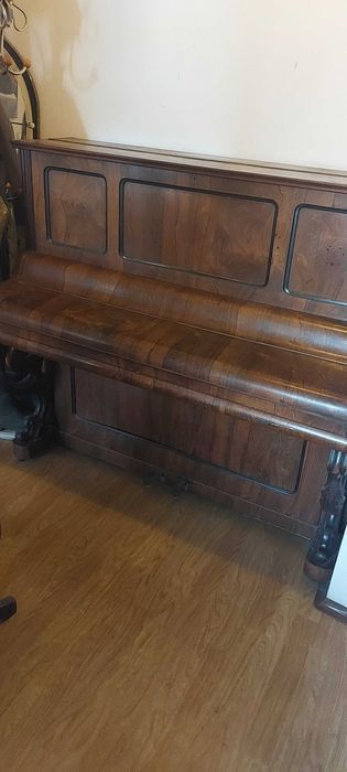 Przedwojenne pianino +stołek