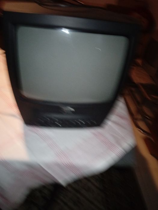Vendo televisão i dá para pôr cassetes de vídeo