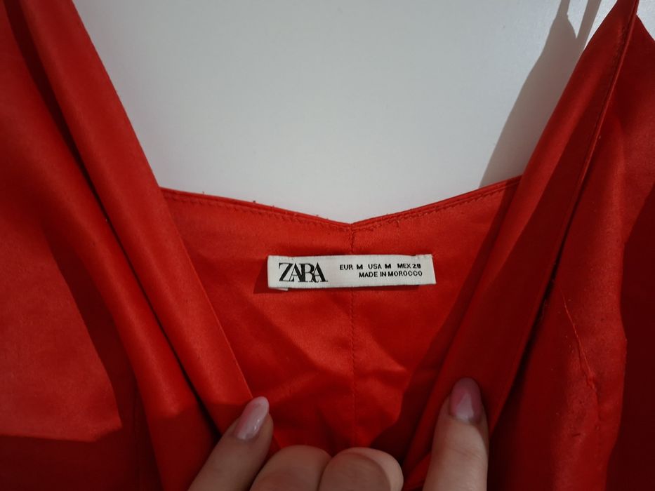 Sukienka na ramiączkach Zara