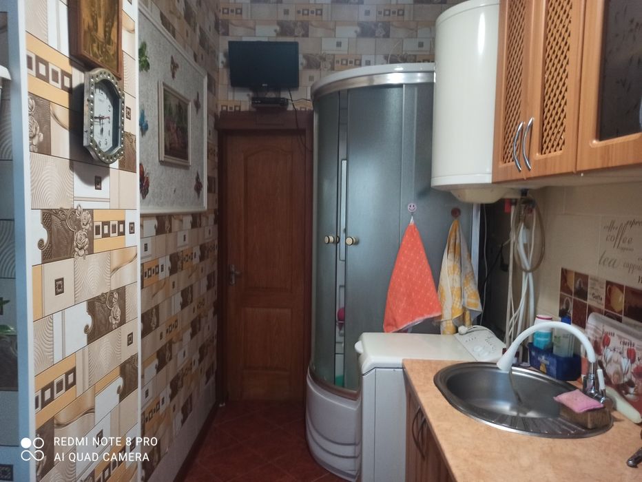 Продам 2-і кімнати на Коростишівській