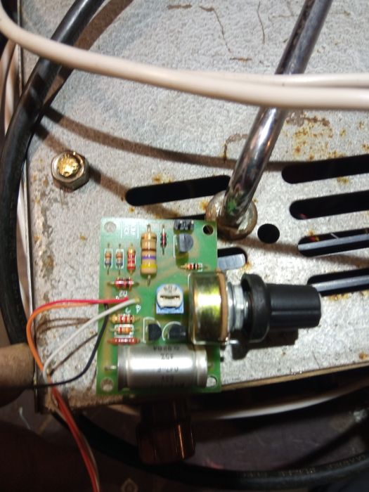 Авто мото зарядний пристрій 17 Ампер 19 Вольт