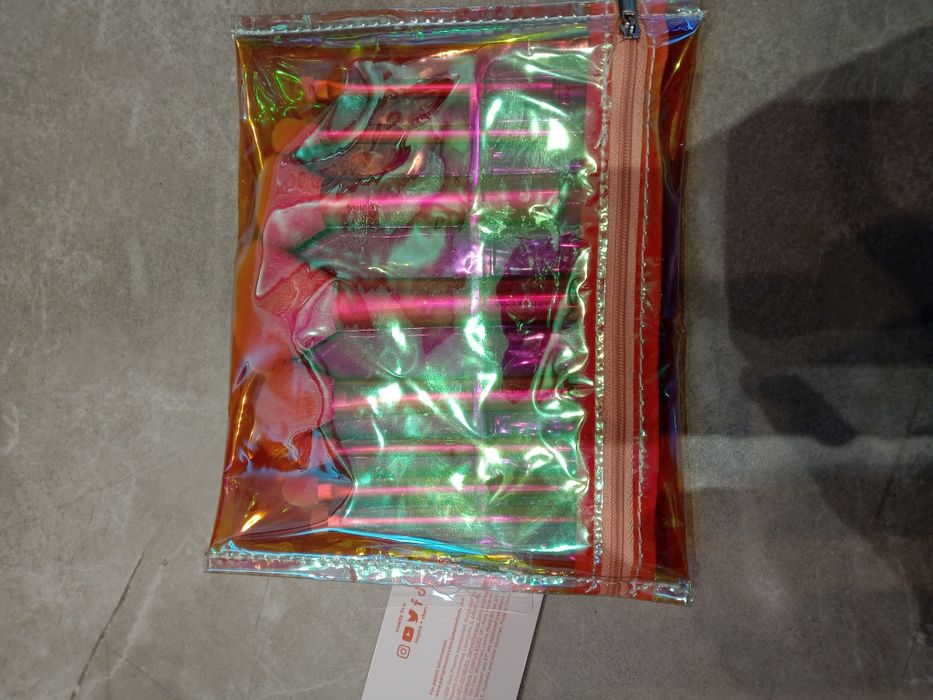 Zestaw pędzli kosmetyczka The Wanderer marki Real Techniques