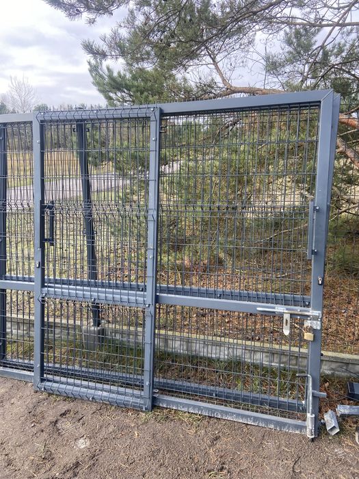 Brama ogrodzeniowa z furtką - duża