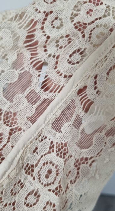 Кружевное платье, плотное