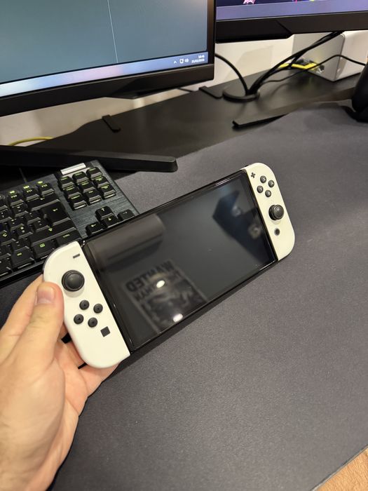 Nintendo Switch Oled com 3 jogos