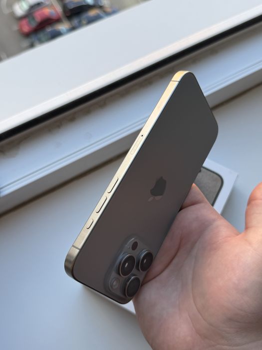 Продам iPhone 15 Pro Max на 256 ГБ  Natural Titanium , фізична SIM