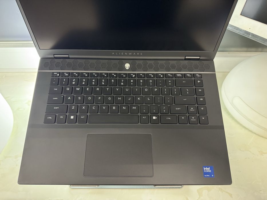 Ноутбук Alienware M16 R2 P130F 16" Intel Ultra 9/64ГБ/2ТБ SSD/RTX 4070