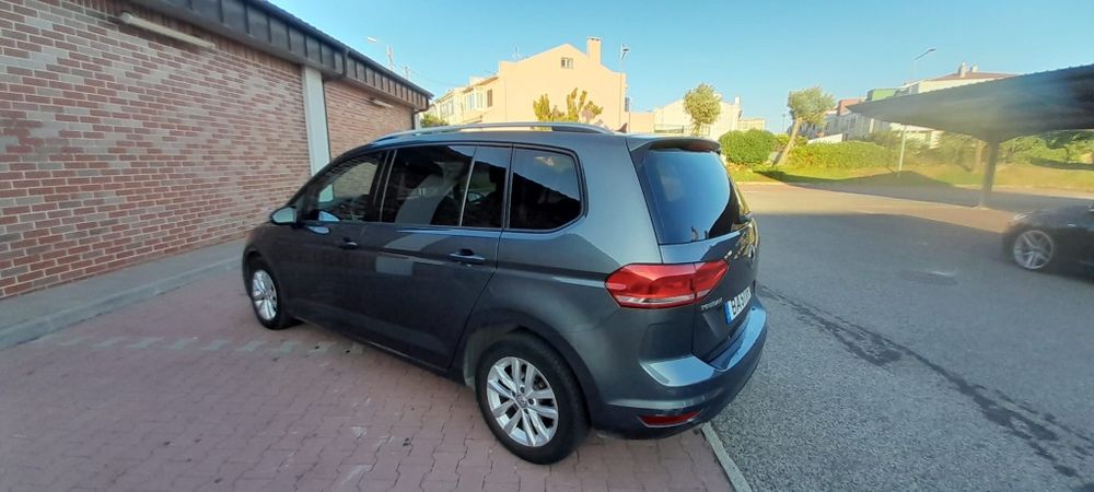 Vendo volkswagen touran 2016 em bom estado.