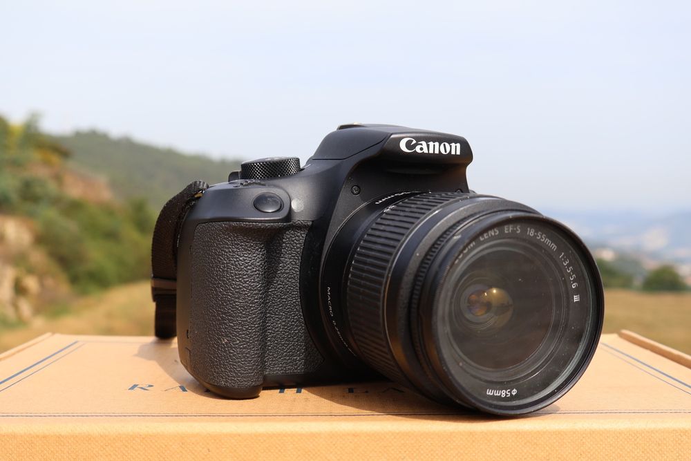 Canon EOS 1300D + EFS 18-55mm