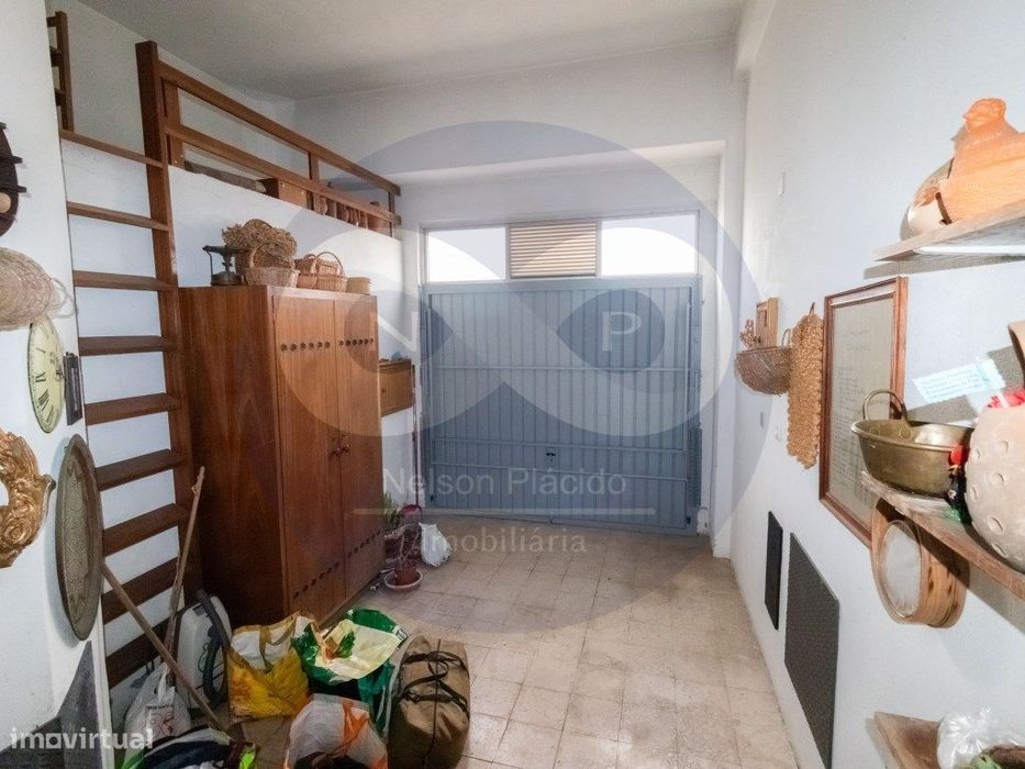 Garagem para 1 Carro, com Zonas de Arrecadação, no Chapim, Odivelas