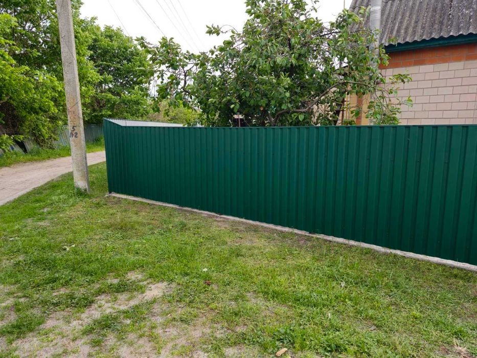 Надійна покрівля з профнастилу та металочерепиці