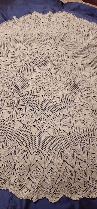 Ажурная скатерть  вязаная  .Круглая.Большая.За 1 шт...
