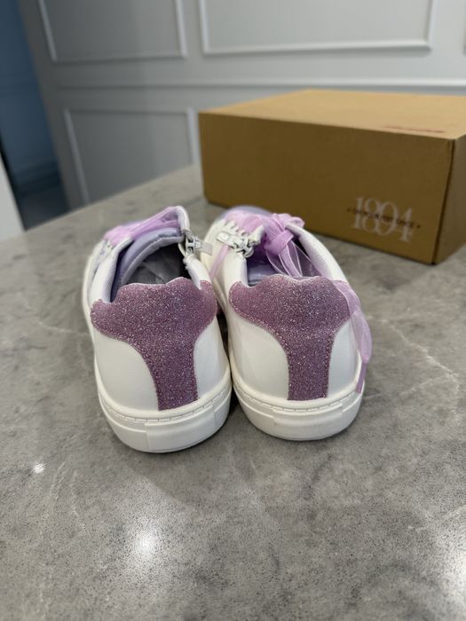 Красовки на девочку фирма Bata
