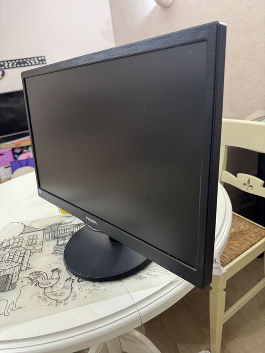 Монітор Philips 21.5