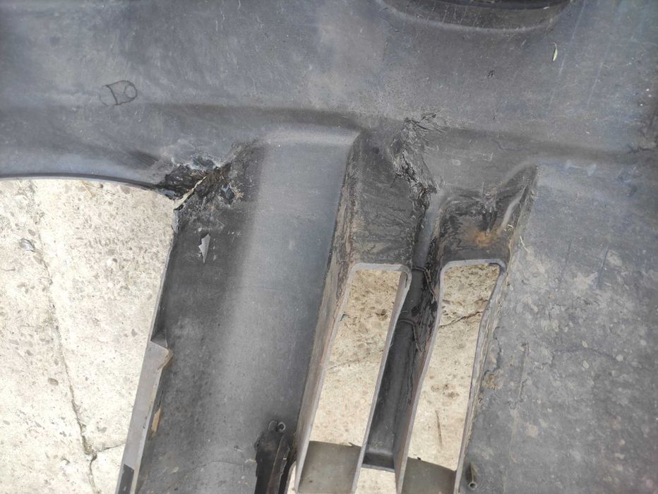 Передній бампер kia Sportage 2 04-08р  865111F050 бампер Кіа спортедж