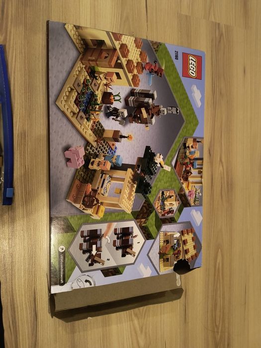 LEGO 21160 Minecraft Najazd Złosadników