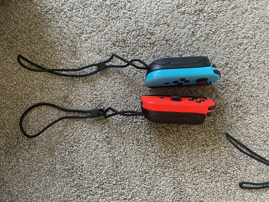 Nintendo Switch + Pro Controller + Joy-Con Chargers64297754085377123