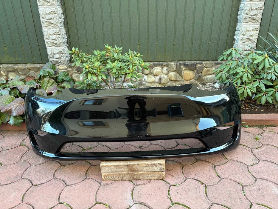Бампер передній Tesla Model Y (2022 без парктроніка)