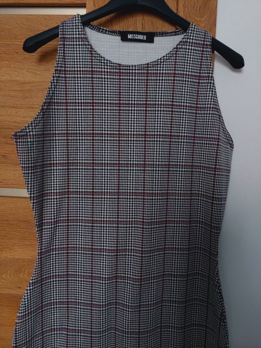 Sukienka w kratkę czarno biała missguided 38