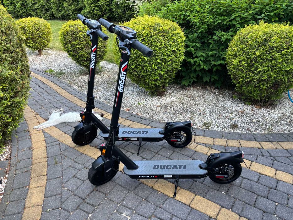 Hulajnoga elektryczna DUCATI Pro 2 Plus 25km 350W Czarny - 2szt