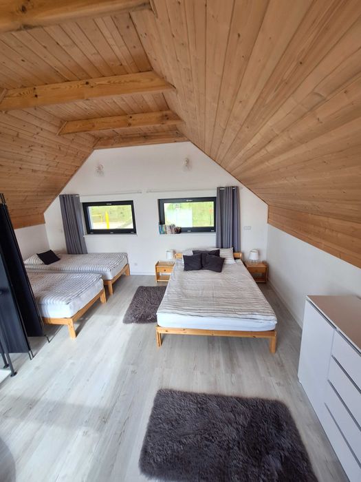 Domek na jeziorem Kopiec z linią brzegową