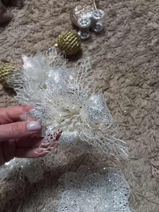 Квіти-прикраси на ялинку