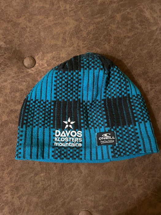 Шапка з логотипом Davos Klosters та O'Neill