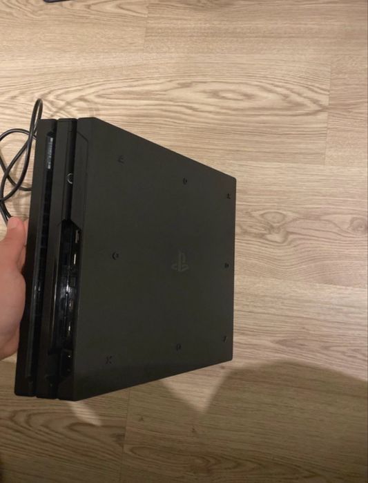 Ps4 Pro 1TB com Fone da Razer e Jogo