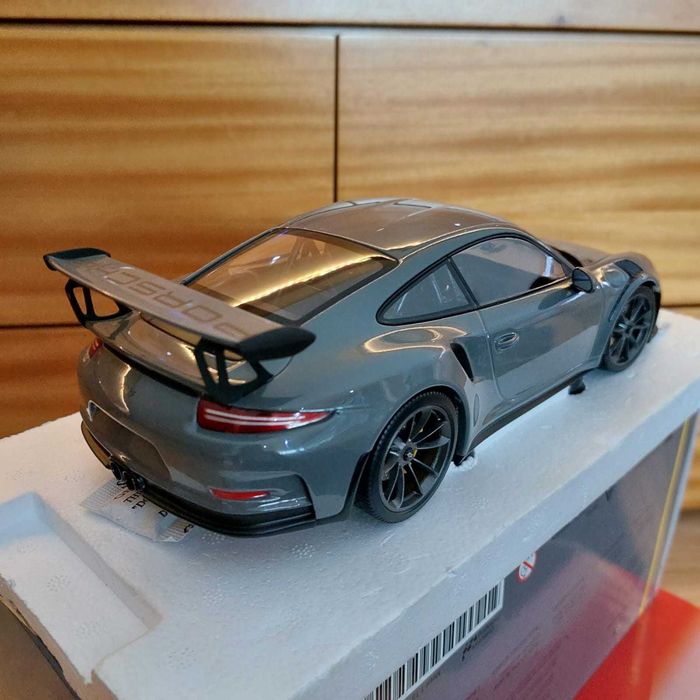 Porsche 911 (991) GT3 2017 RS Minichamps 1:18