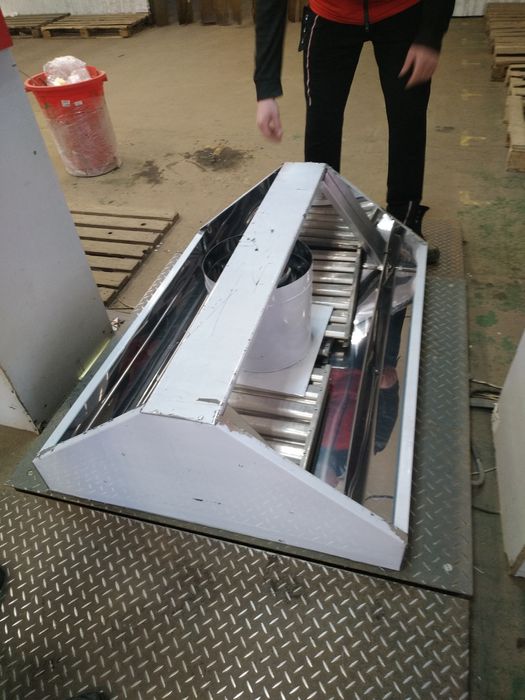 Вытяжка. Вытяжной зонт. Вытяжка на кухню. Вентиляция. Жестянщик