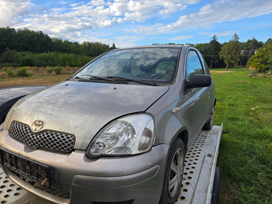 drzwi przednie lewe toyota yaris 1.0 cena podana za drzwi kierowcy