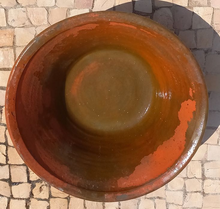 Alguidar antigo em barro