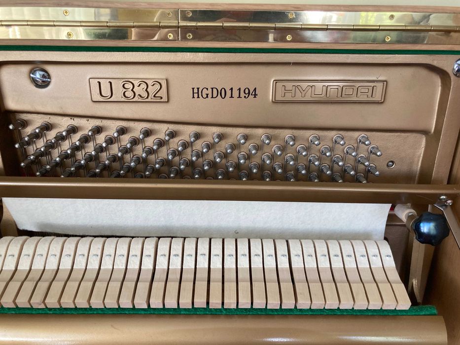 Pianino marki Hyundai