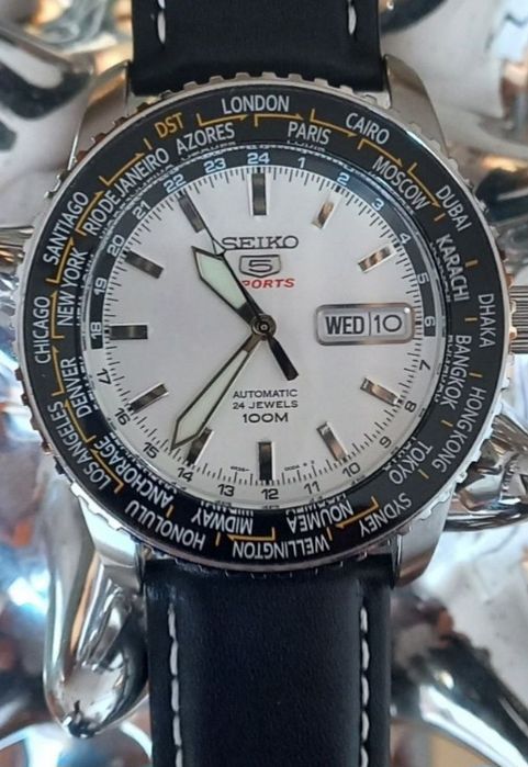 Extremamente raro Relógio Seiko 5 Sport automatico. Escala mundial.