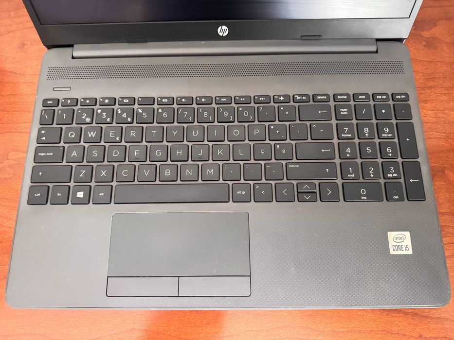 HP 250 G8 Pro Series 15.6" Full HD / i5-1035G1 Quad-Core / 16 GB RAM / 256 GB SSD64284527116931121