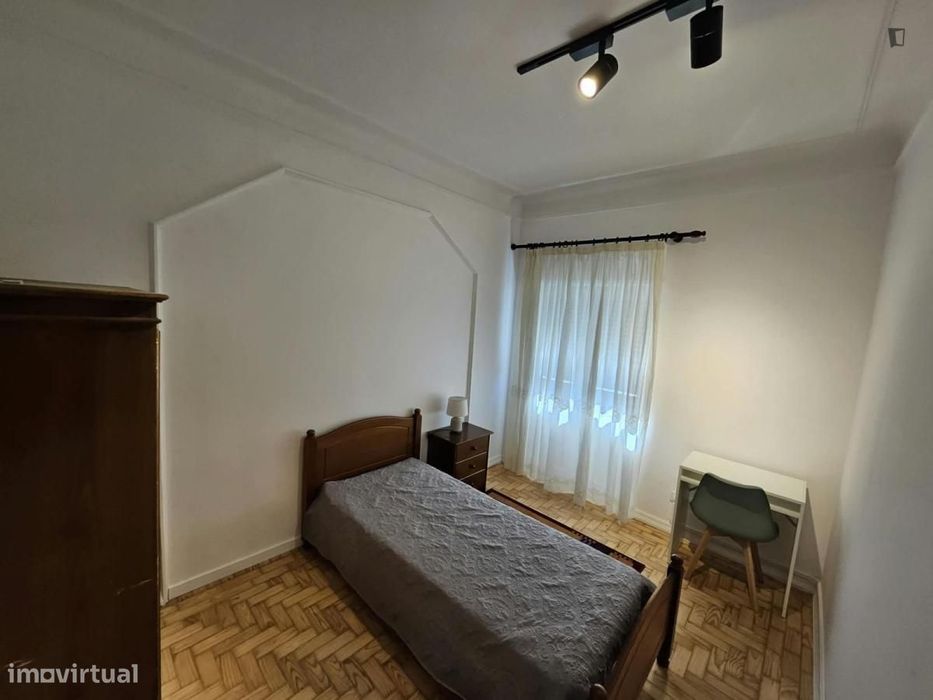 Quarto - localizado em Sé de Braga e São Lázaro Braga