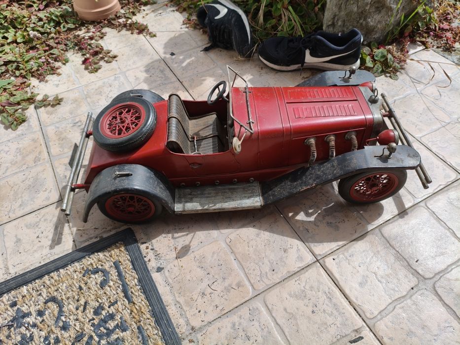 Modelo de Mercedes de 1940 artesanal