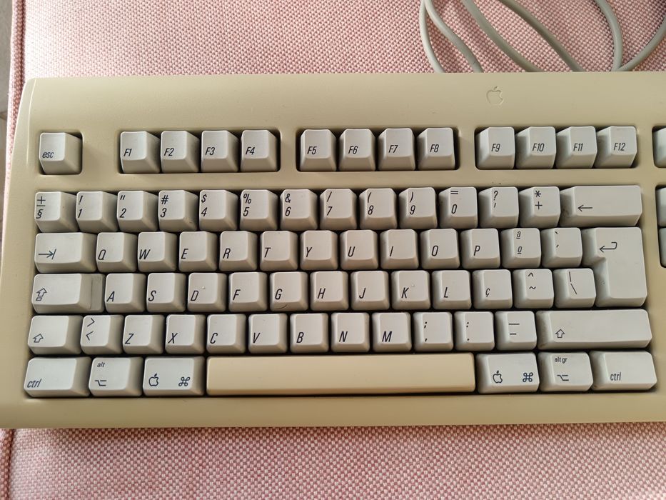 Apple Keyboard M2980433985882371532802