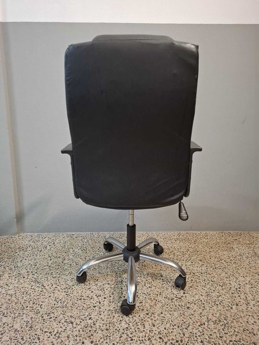 Cadeira Escritório Ajustável e C/ Rodas