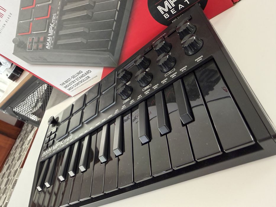Akai - CONTROLADOR MIDI MPK Mini MkIII Special Edition Black:
